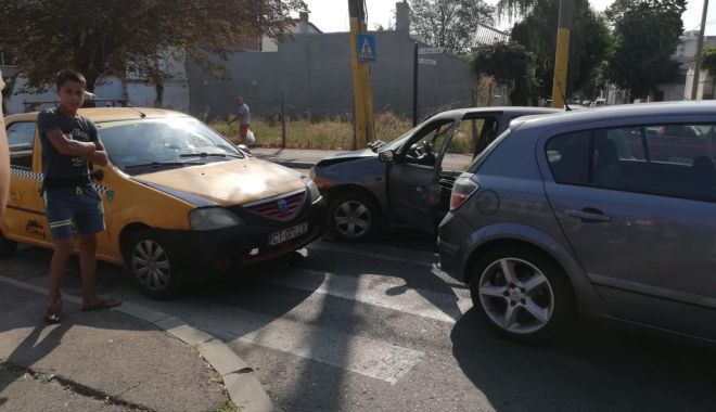 FOTO. Din nou accident rutier la Constanța! - 40387437499958423811849570326688-1535613538.jpg