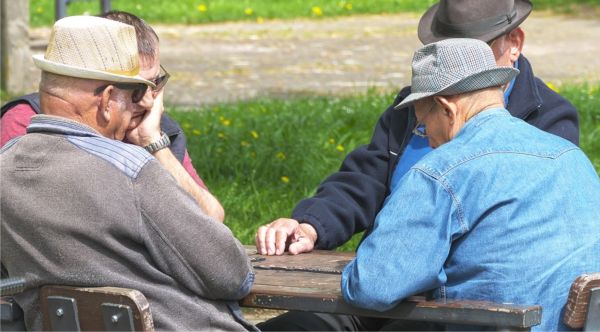 Numărul pensionarilor în luna martie, în scădere - 405822-1681048845.jpg