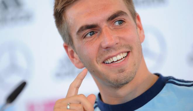 Phillip Lahm făcut praf! Fractură, operație, trei luni pe tușă - 40964801lahm-1416385505.jpg