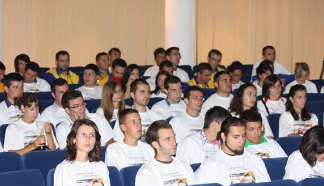 40 de studenți constănțeni, în vizită de studiu la Rompetrol - 40destudenti-1418747789.jpg