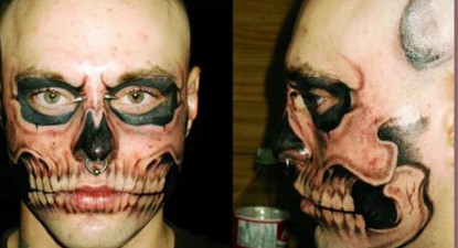 Un britanic excentric și-a tatuat un craniu pe toată fața - 41ceae7ec21401a2c8b2c96ab6f9afcc.jpg