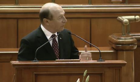 Vezi aici principalele declarații ale președintelui Traian Băsescu în plenul Parlamentului - 428499461974163826641431157152n-1341476514.jpg