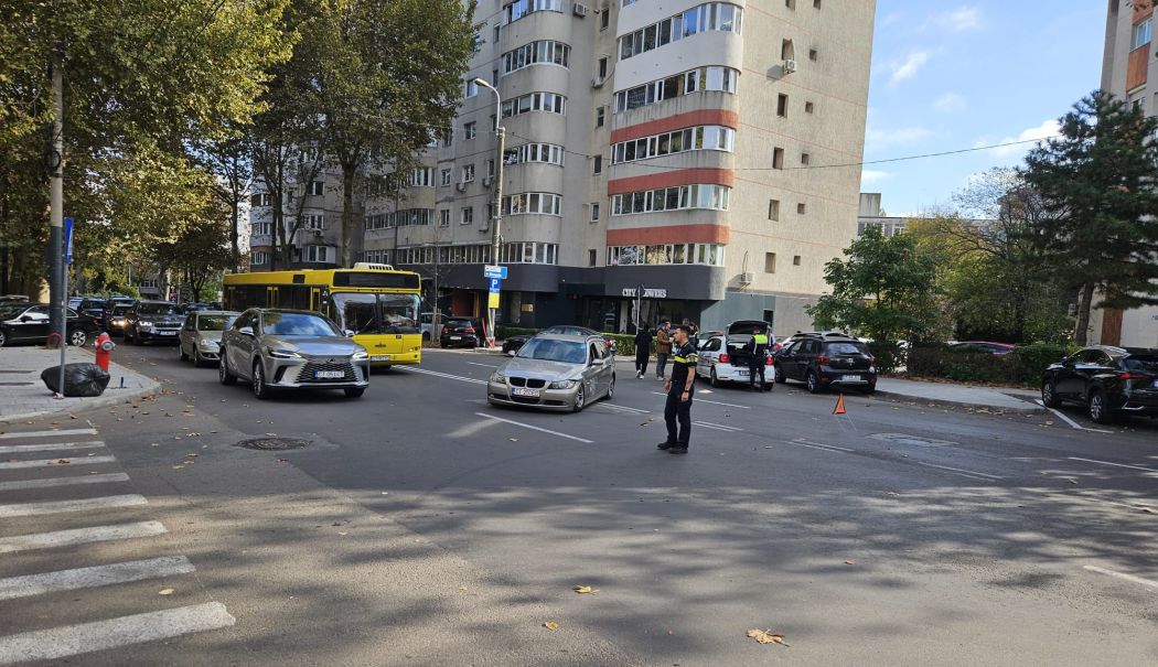 Accident rutier într-o intersecție din municipiul Constanța - 42a85983bdec40578449316c437f90fa-1762167093.jpg