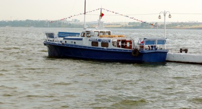 Turiștii pot ajunge cu vaporașul la Insula Ovidiu - 44a1266e4d281aaef1704b6e60524cce.jpg