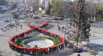 Fundă umană în memoria victimelor răpuse de SIDA - 44e01f2dc15ac6f4f5455891747aedd3.jpg