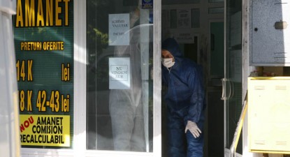 Jaf armat la o casă de amanet din centrul Constanței (galerie foto) - 4518ed0eb6347f371843e3b45f8d2759.jpg