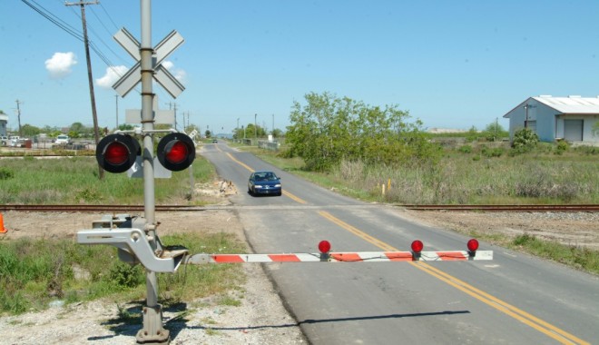 CFR vrea să pună punct accidentelor produse la trecerile la nivel cu calea ferată - 4541273588016dn1a-1342608964.jpg