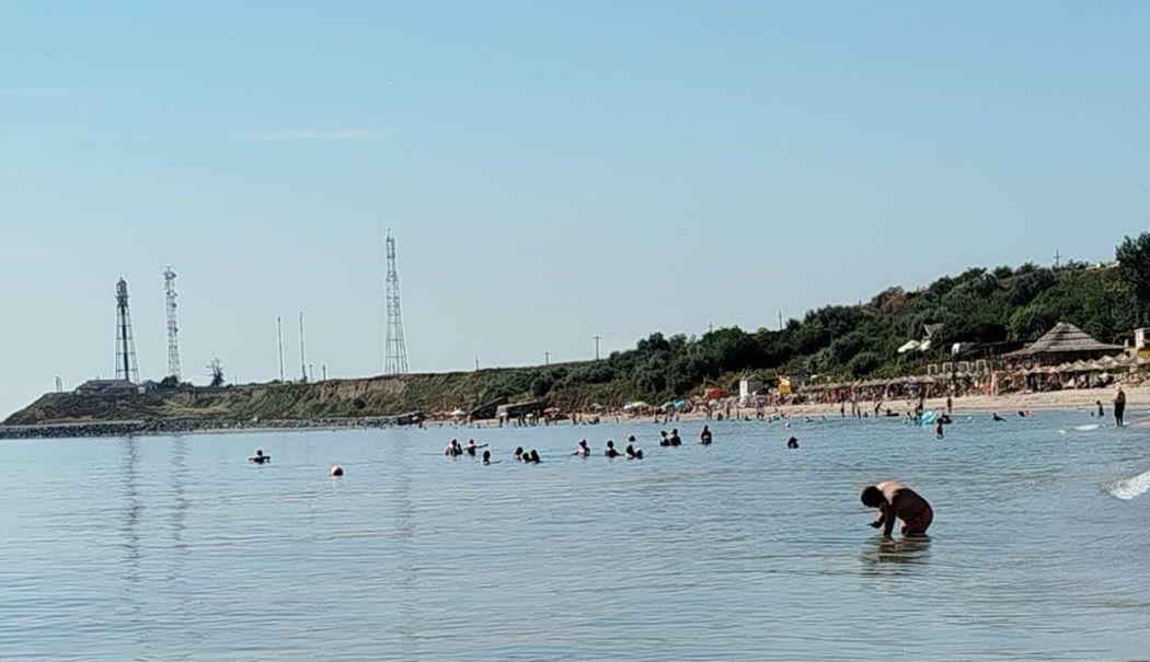 O terasă de pe plaja din Tuzla, sigilată după verificările poliției - 45456605180628121870725978532427-1723279286.jpg