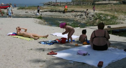 Plajele constănțenilor, ascunse sub mizerie și roți de mașini (galerie foto) - 456a517146c2c0321b45c98540856387.jpg