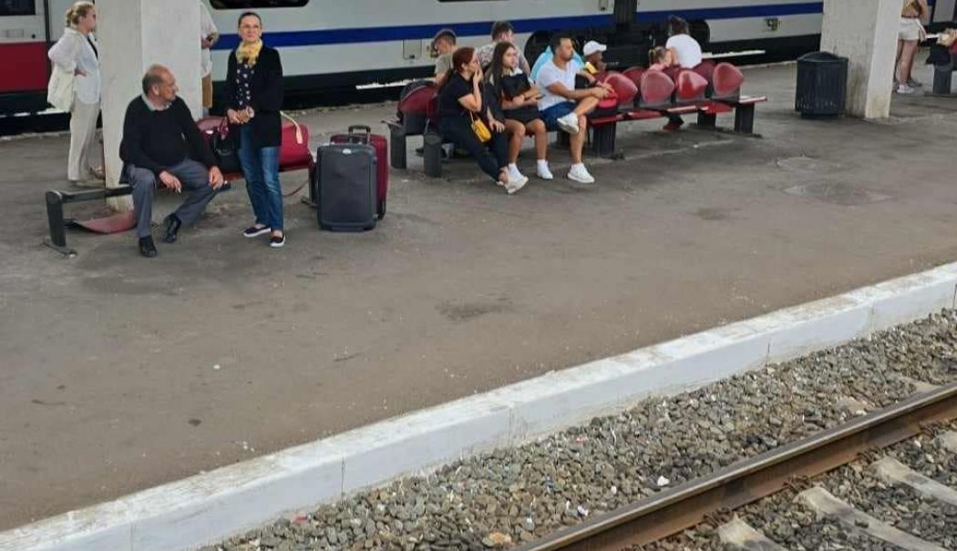 Întârzieri ale trenurilor din cauza deraierii unui marfar în stația Valu lui Traian