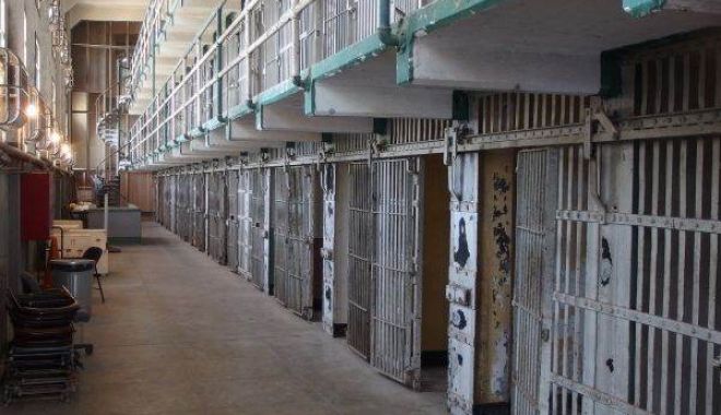 Deținut criminal, scutit de 30 de ani de detenție și plasat în arest la domiciliu din cauza obezității