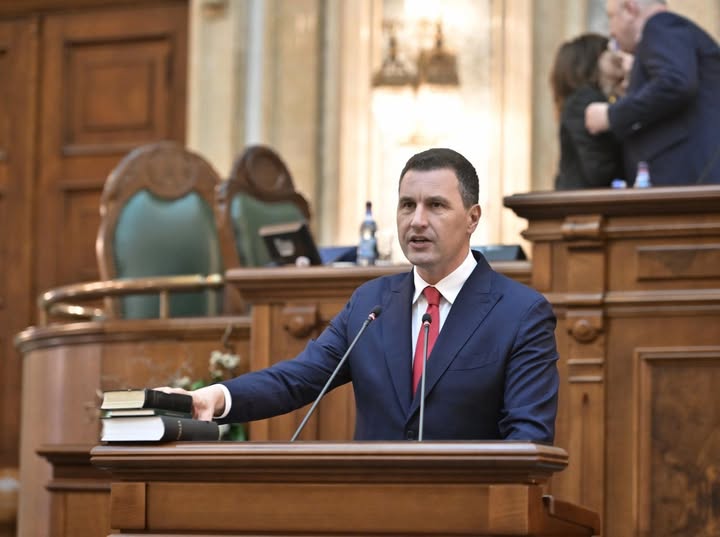 Ce spune Tanczos Barna, noul ministru al Finanțelor, despre înghețarea pensiilor și salariilor - 47058258911248340627923248720136-1734964789.jpg