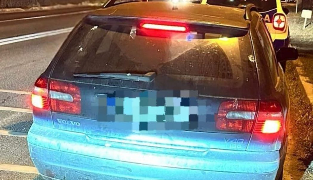 Ăsta da tupeu! Ruptă de beată s-a urcat la volan - 47405829112219738833624175812513-1737277092.jpg