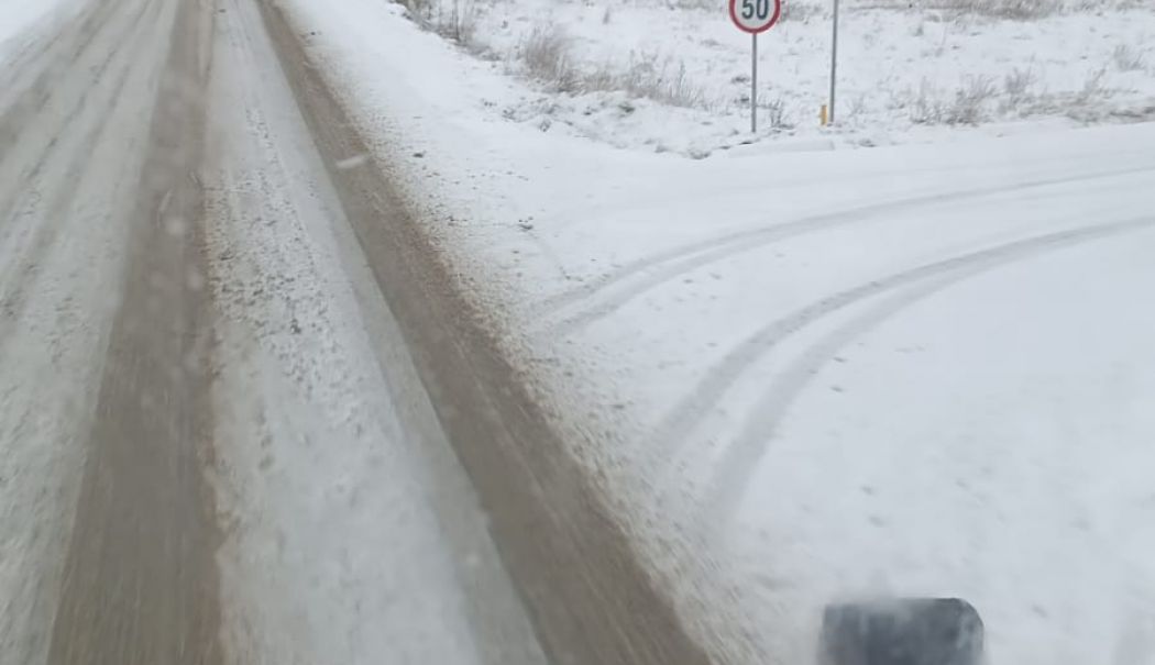 Drumuri Județene Constanța acționează cu utilaje și material antiderapant - 48025514755534274422155770008347-1739689312.jpg