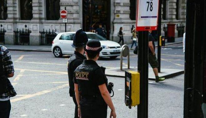Poliţia britanică a deschis o anchetă după descoperirea unui colet suspect conţinând uraniu, pe aeroportul Heathrow - 487487-1673422816.jpg