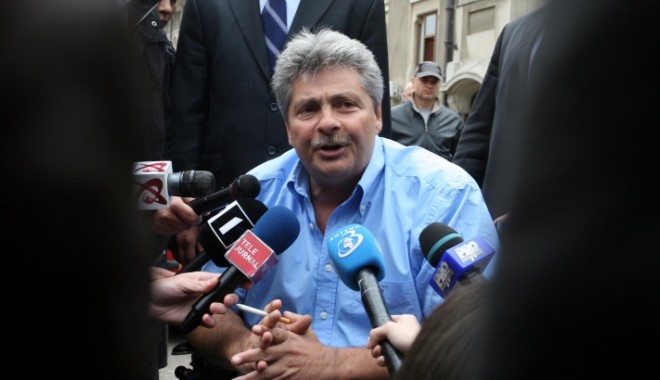 SORIN OVIDIU VÎNTU, reținut pentru un buletin fals de Republica Moldova - 4888991mediafaxfotoliviuadascali-1390468247.jpg