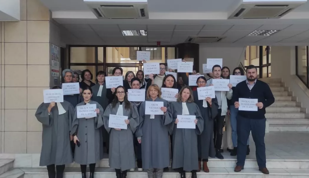 Revoltă în sistemul judiciar. Grefierii suspendă activitatea și la Constanța