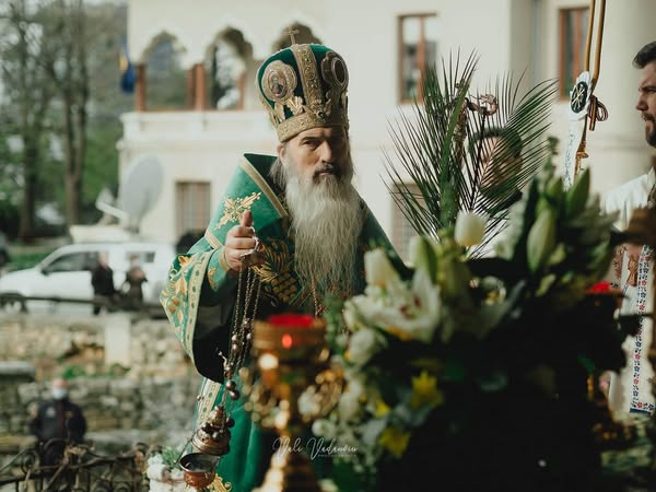 Procesiune cu ramuri de salcie și flori, la Catedrala arhiepiscopală. 24 de ani de la întronizarea IPS Teodosie
