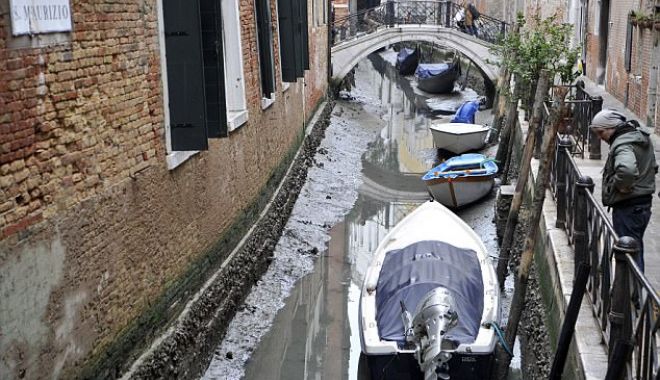 IMAGINI DEZOLANTE! Canalele din Veneția au secat. Cum arată orașul acum - 48c506b3000005785339797imagea204-1517646359.jpg
