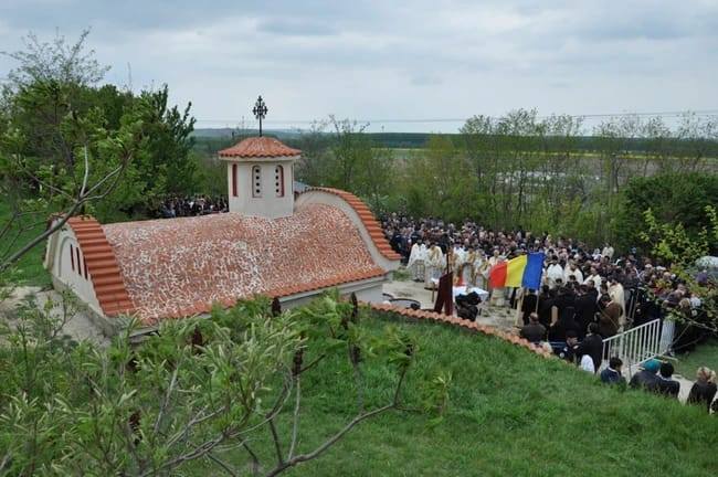 Zeci de constănțeni, prezenți la manifestările religioase de la Mănăstirea Dervent