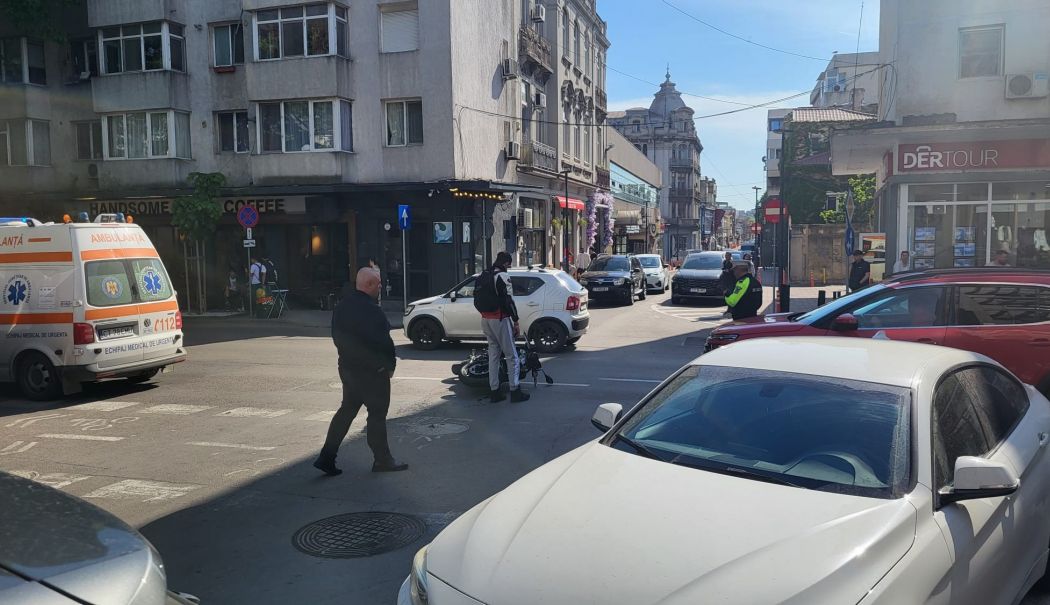 Accident rutier pe bulevardul Tomis, din Constanţa. Unul dintre şoferii implicaţi este consilierul local Laurenţiu Mironescu - 49459681123935289939411214901022-1746538235.jpg