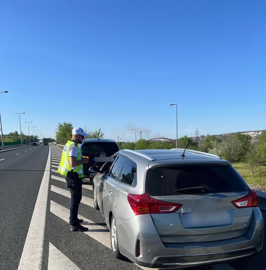 Șoferiță agresivă, urmărită de autorități pe Autostrada Soarelui! - 49514401012222858873224175886355-1746435600.jpg