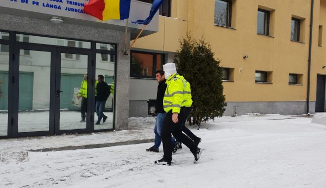 Reținut de polițiști după ce a condus băut și fără permis. A mințit că soția lui era la volan - 49701209335142443995345212147849-1546875161.jpg