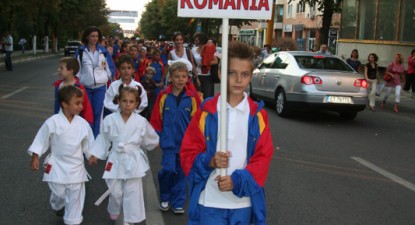 Karatiștii au defilat pe bulevardul Tomis (galerie foto) - 4a249ffbfe961148eb31066bad622331.jpg