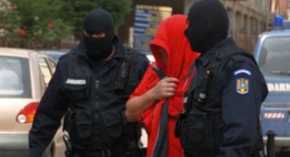 Patru persoane suspectate de fraude informatice, reținute de procurorii DIICOT - 4a466e42051f049289f7ad04cd13266c.jpg