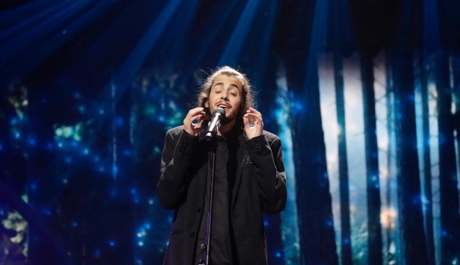 Salvador Sobral, câștigătorul Eurovision de anul acesta, a fost conectat la o inimă artificială - 4a545333f5c089c287926abeb132f4e6-1509021710.jpg