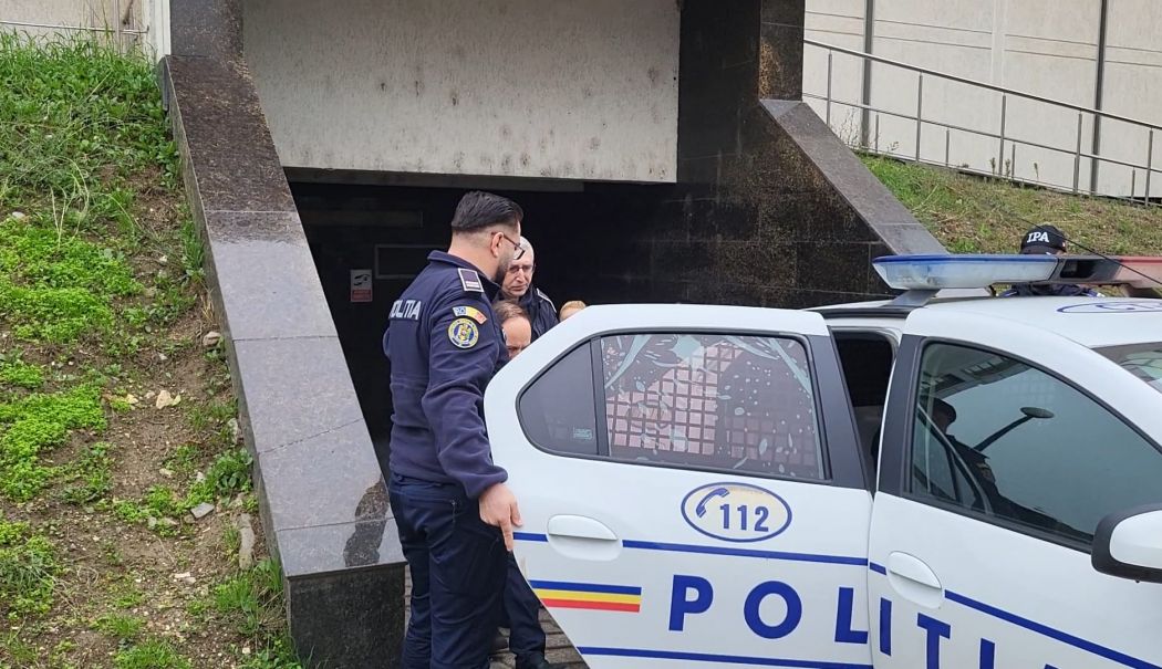 Fostul profesor acuzat într-un dosar de pornografie infantilă a fost adus la Tribunalul Constanța