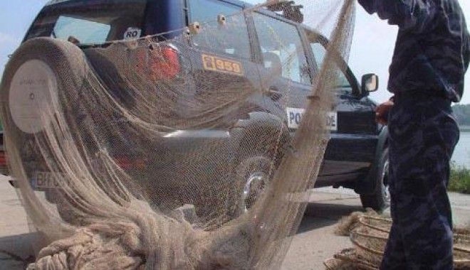 Zeci de kilograme de pește, confiscate de Garda de Coastă - 4aprilieplasemonofilamentgarda13-1443100099.jpg