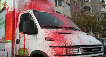 Mașina de campanie a PD-L Constanța a fost vandalizată - 4b458f0c4fb64ae01b149e7d7f3a8bf3.jpg