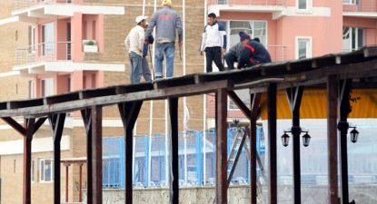 Afaceriștii șmecheri de pe litoral construiesc ilegal dimineața și demolează seara - 4c62ff5868c03a22ae0c7f1afed0063e.jpg