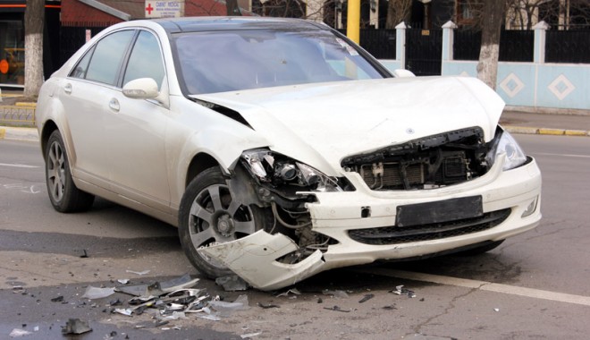 De ce-o fi așa de lung drumul dosarului de daună auto? - 4decfondasiguniqa-1386179168.jpg