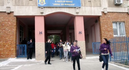 Criza economică îi împinge pe elevi spre cariera militară - 4df9b34ea36ad02818ca526edcc64cb2.jpg