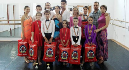 Polițiștii de frontieră au donat echipament sportiv copiilor de la Clubul Sportiv 