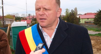 Primarul Cristian Cîrjaliu a pus piatra de temelie a Casei de Cultură din Agigea - 4f8ffa32bf9c89d464d3948ba7f562f9.jpg