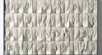 Un sculptor a creat un zid de nouă metri din vagine - 4fe03b2dd02881db071630dbab9291bd.jpg