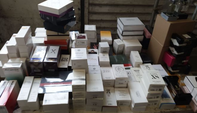 PARFUMURI și PANTOFI contrafăcuți, aduși din Turcia, confiscați la graniță! - 4febrgardabunuri3-1580809546.jpg
