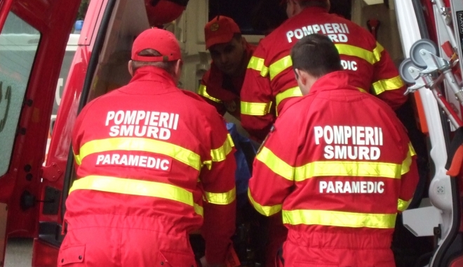 ACCIDENT GRAV. Două persoane au fost rănite după ce mașina în care se aflau a lovit un TIR - 5-1496899241.jpg