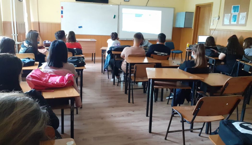 Cursuri de educație juridică și administrativă în școli, predate de universitari constănțeni - 5-clasa-elevi-1713781493.jpg