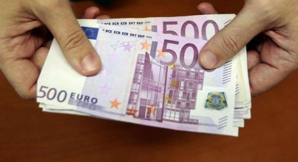 Tânăr sub control judiciar, după ce a folosit bancnote false, la jocurile de noroc - 500euro-1714211060.jpg