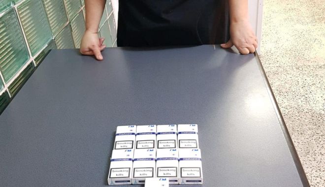 Trei persoane, prinse în timp ce vindeau țigări fără timbru, la Constanța - 50288866252772113059040590948811-1547719499.jpg