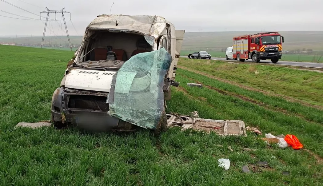 Accident rutier în apropiere de Sibioara. Mașină răsturnată și victimă rănită - 504f4cab7d76408e98bf5270e8108379-1774699970.webp