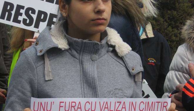 Micii întreprinzători protestează împotriva ANAF - 50demiciintreprinzatori-1427974429.jpg