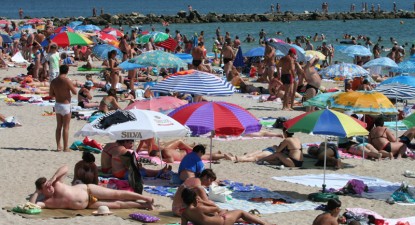 Număr record de turiști în week-end pe litoralul românesc - 51124bb11e4fb823e8a990629ded42e4.jpg