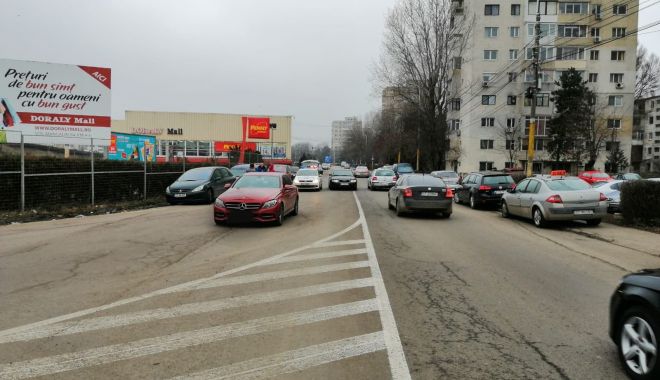 Accident la Constanța. Pieton lovit de o mașină, după ce a traversat strada prin loc nepermis - 51279586614088069038453554269855-1549440247.jpg