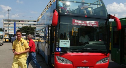Copacii netoaletați din Mamaia, pericol pentru turiștii care se plimbă cu supraetajatele - 51a9f18aee2f0afe795224d681c9b5ac.jpg