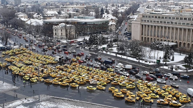 Protest al transportatorilor în fața Guvernului. Restricții de trafic - 52286650101559062728477611609142-1550044700.jpg